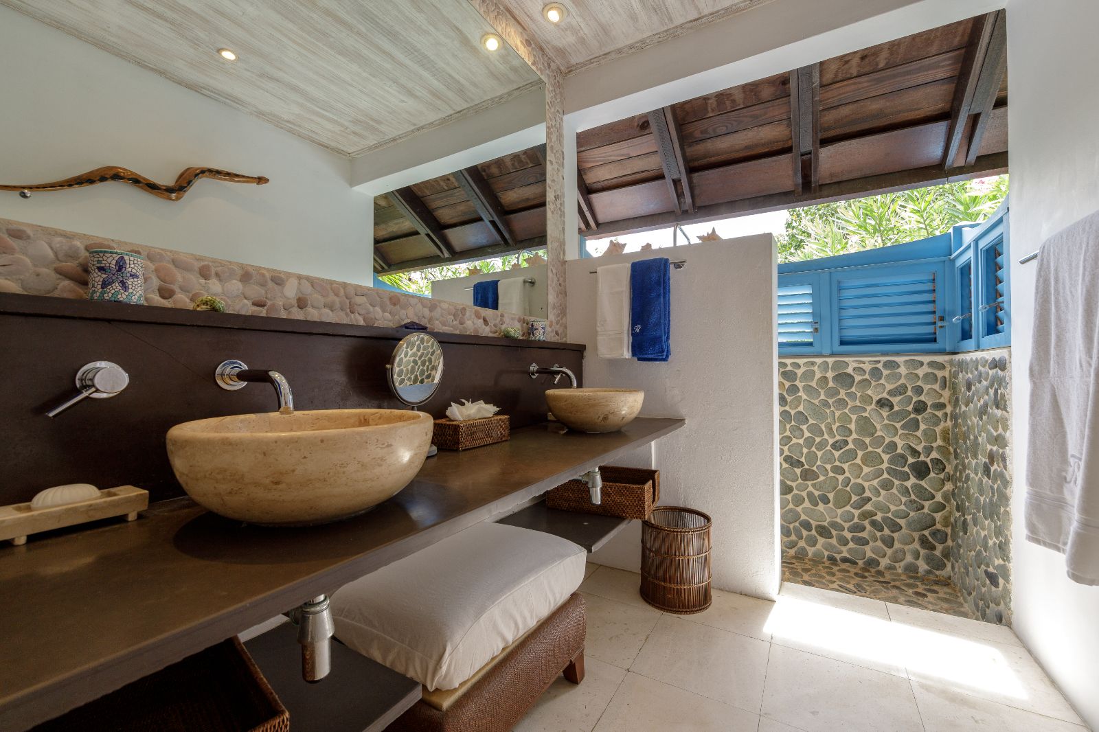 Bathroom 1 at Tetto Rosso in Mustique 
