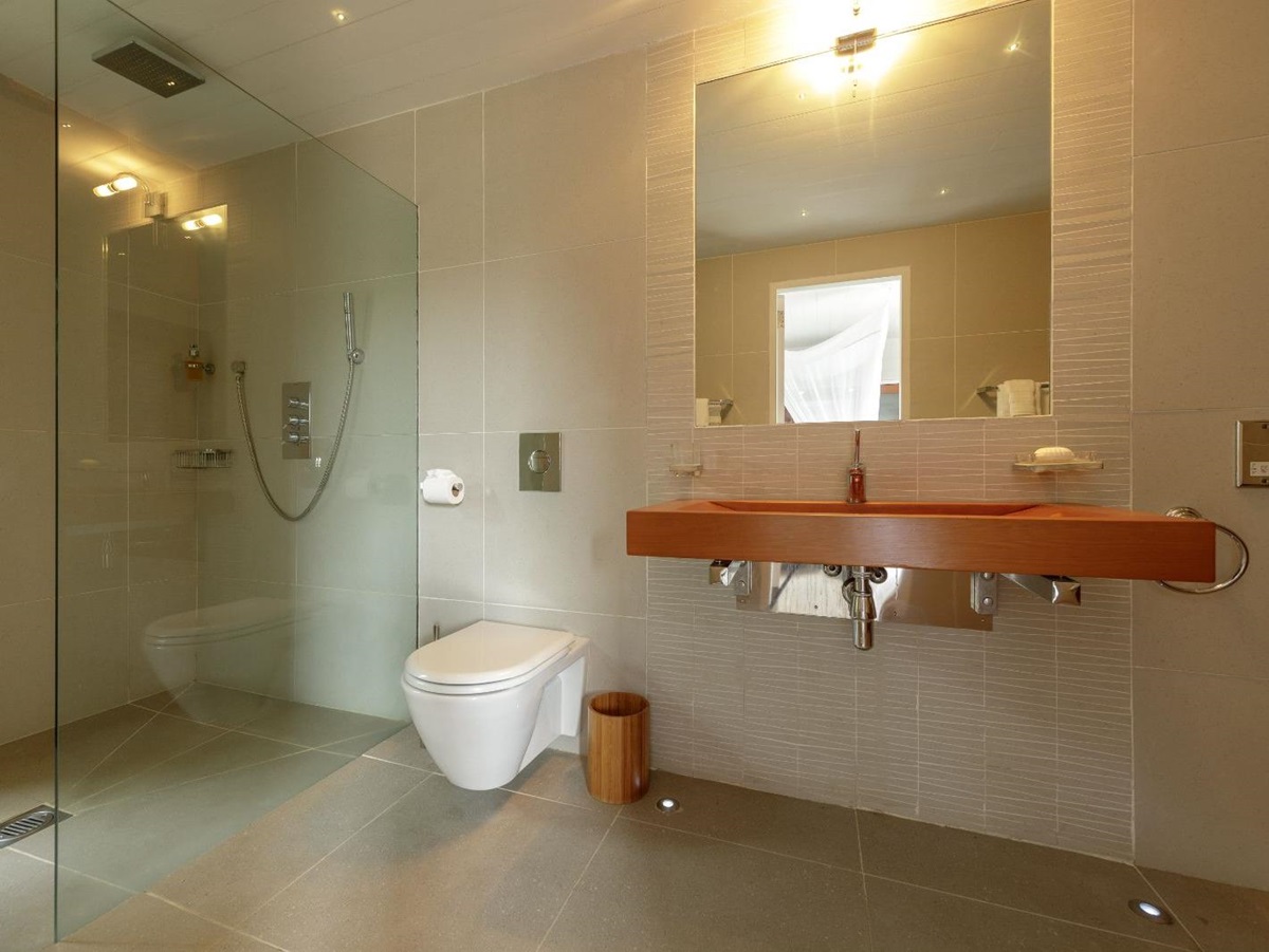 Bathroom 2 at Tetto Rosso in Mustique