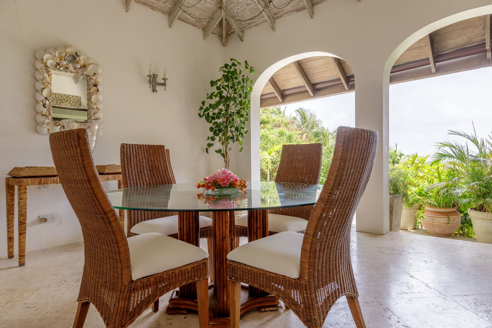 Dining at Tetto Rosso in Mustique 