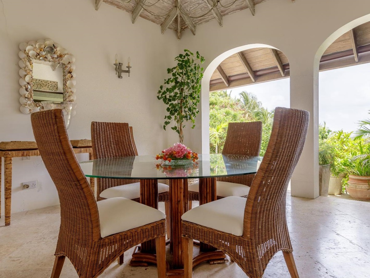 Dining at Tetto Rosso in Mustique