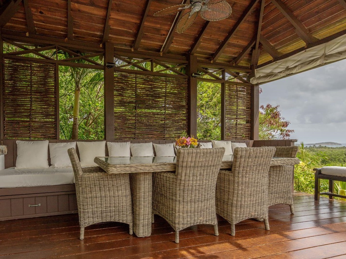 Outdoor Dining at Tetto Rosso in Mustique