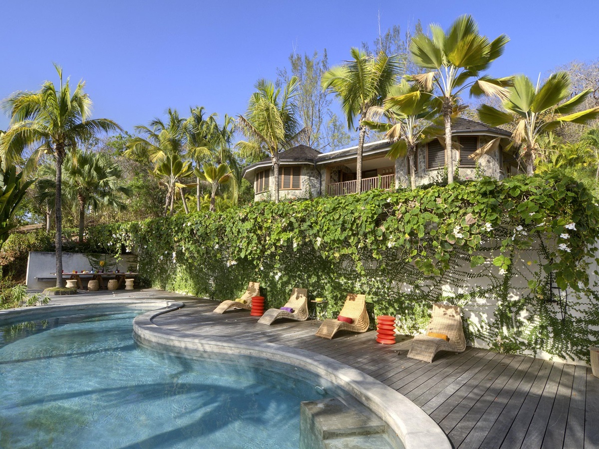 Swimming pool and facade of Villa America, Mustique