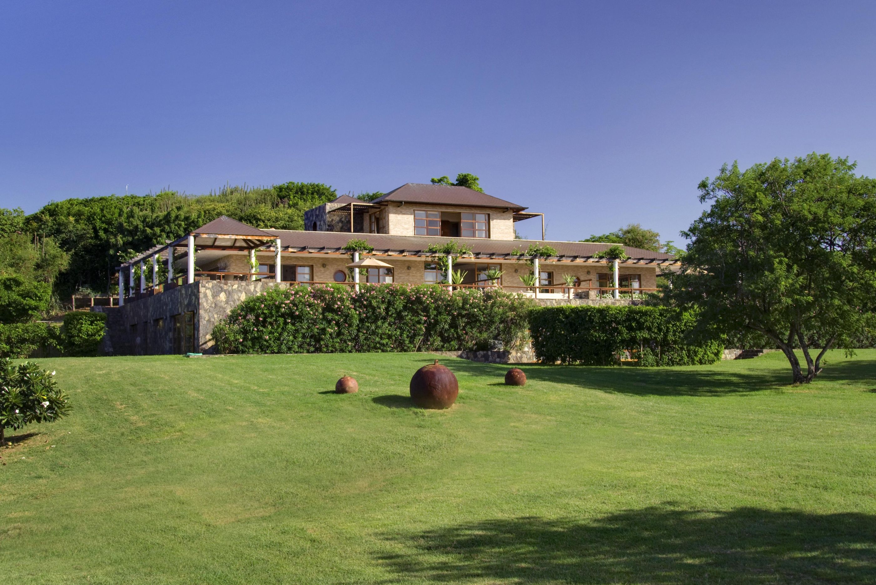 Exterior and garden of Wyler House, Mustique