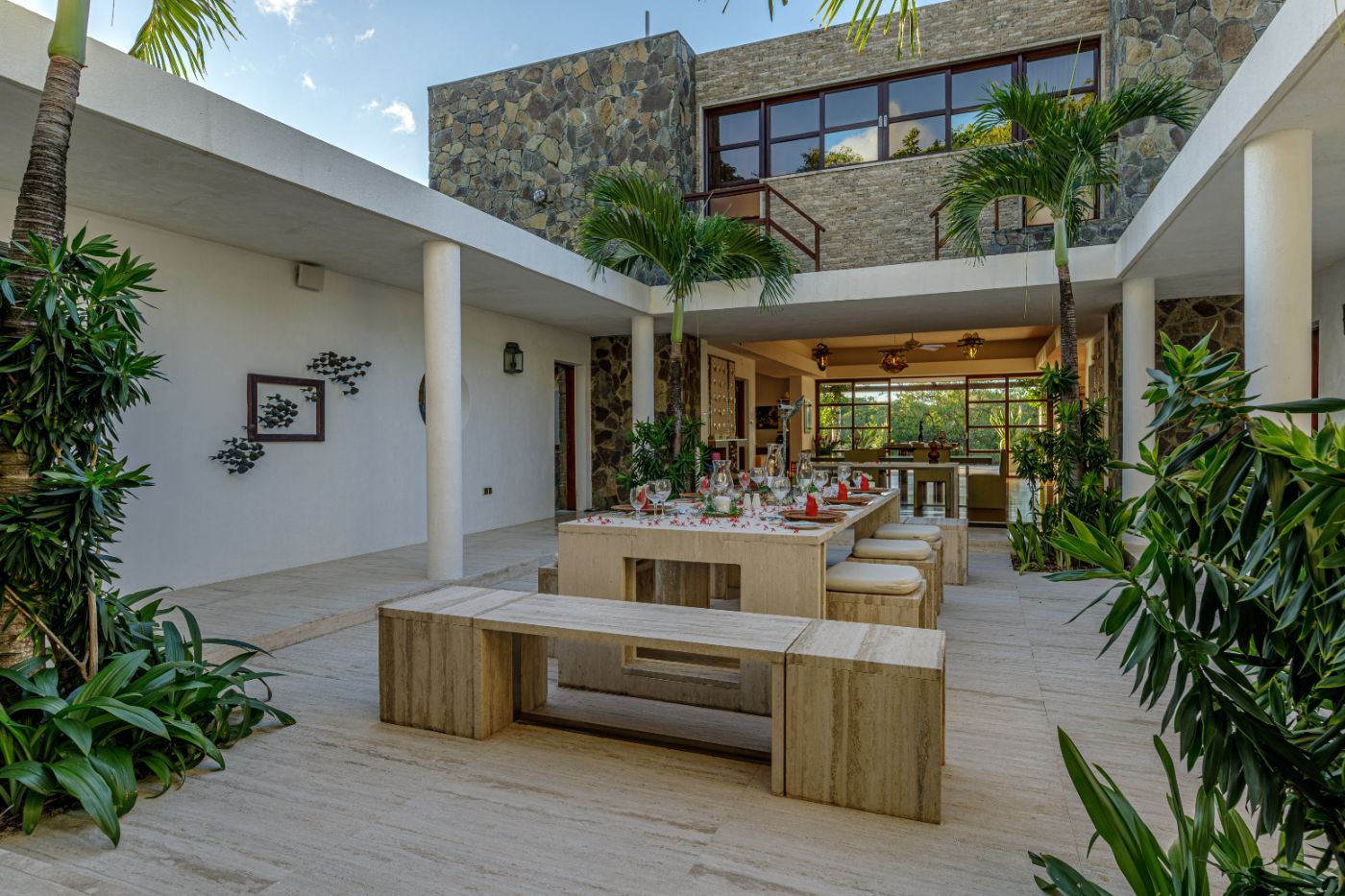 Courtyard Dining at Wyler House in Mustique