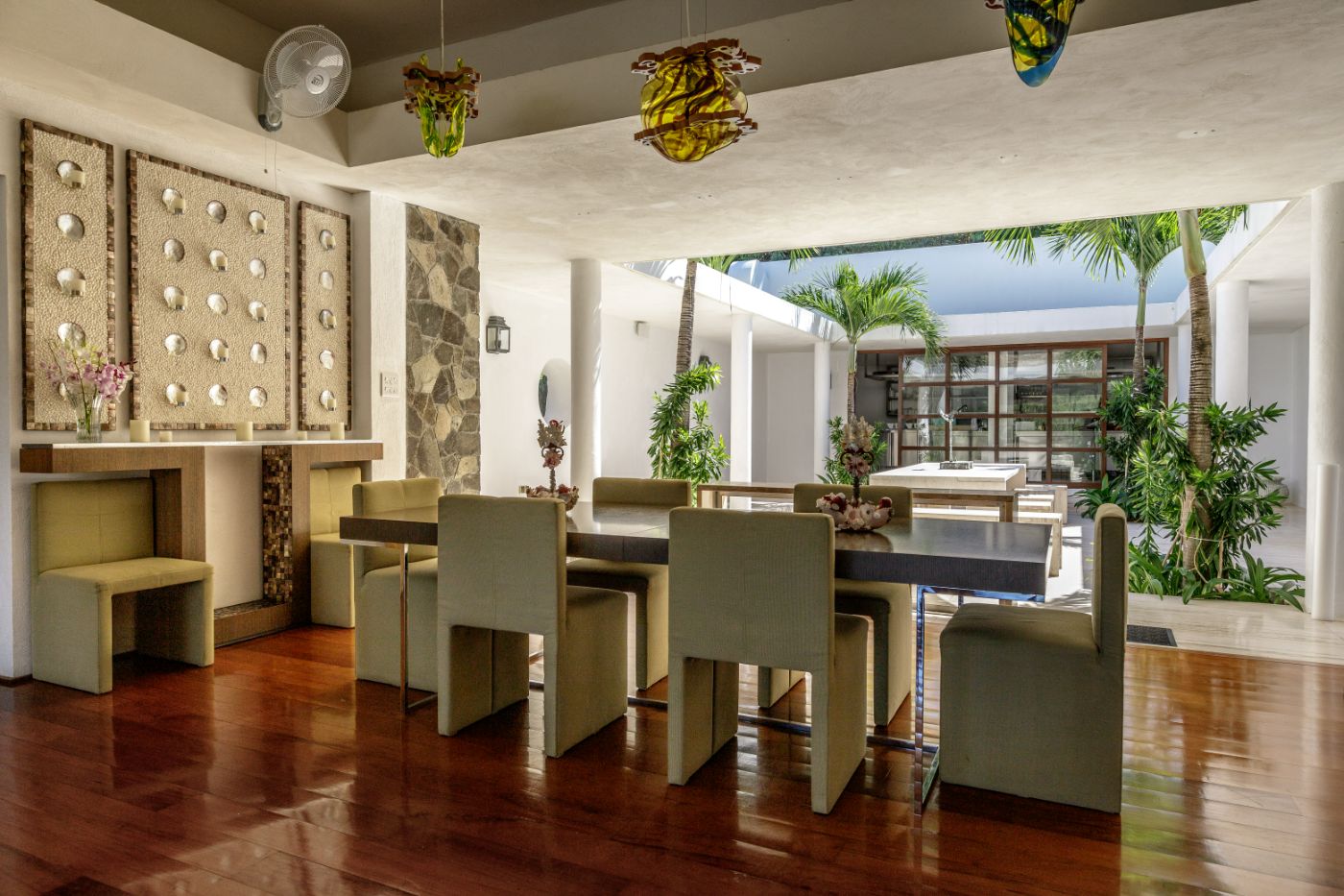 Dining Room at Wyler House in Mustique
