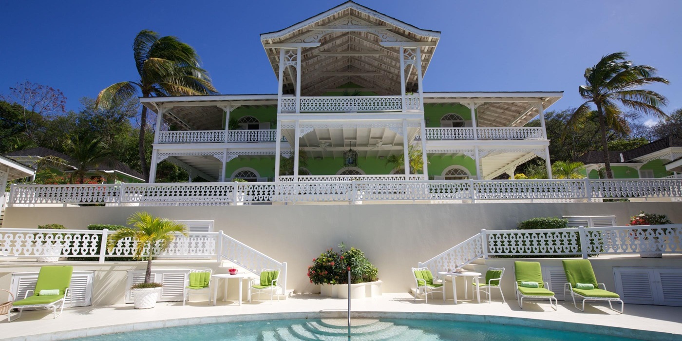 Swimming pool and facade of Zinnia, Mustique
