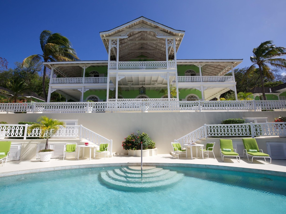 Swimming pool and facade of Zinnia, Mustique