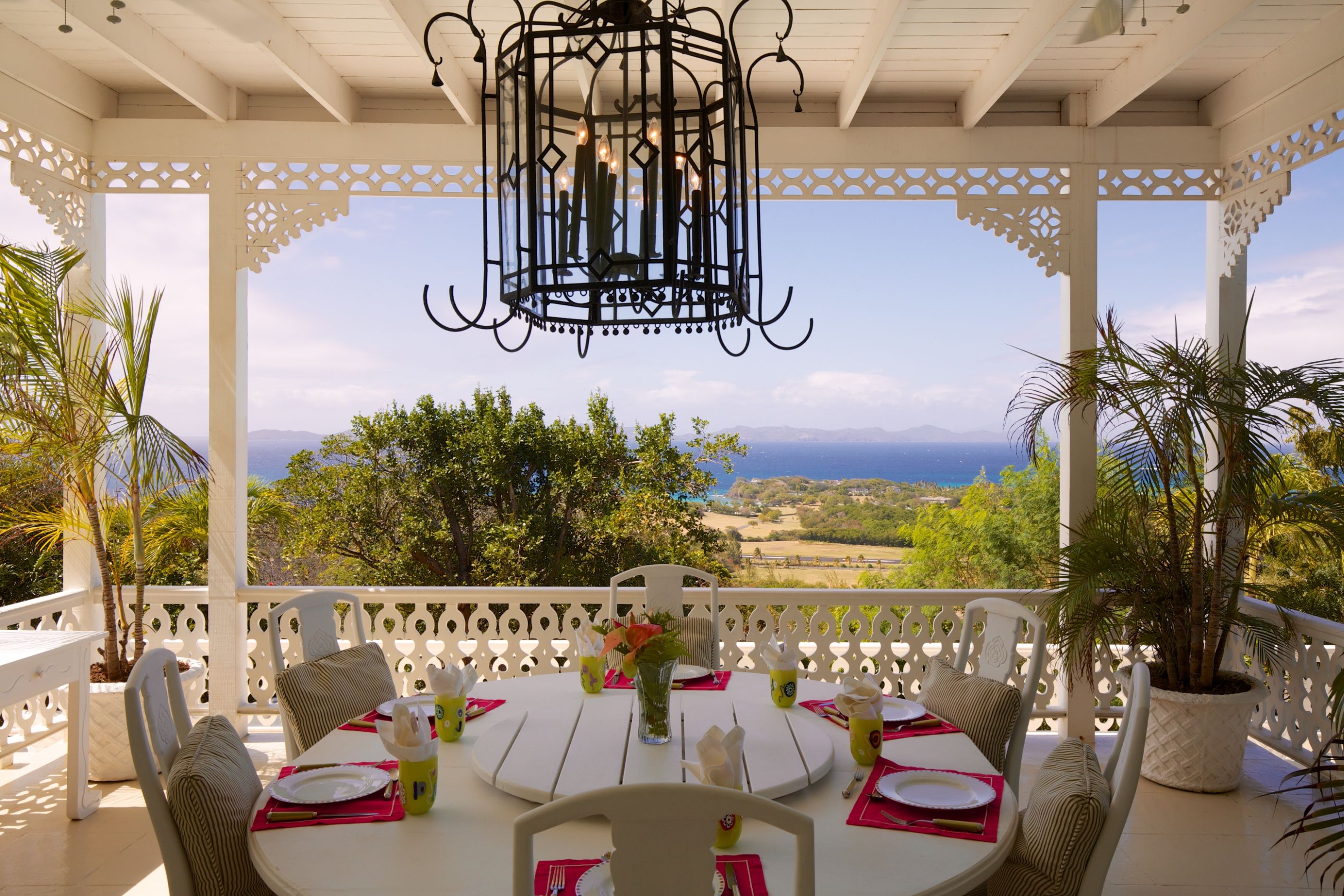 Outdoor dining at Zinnia, Mustique