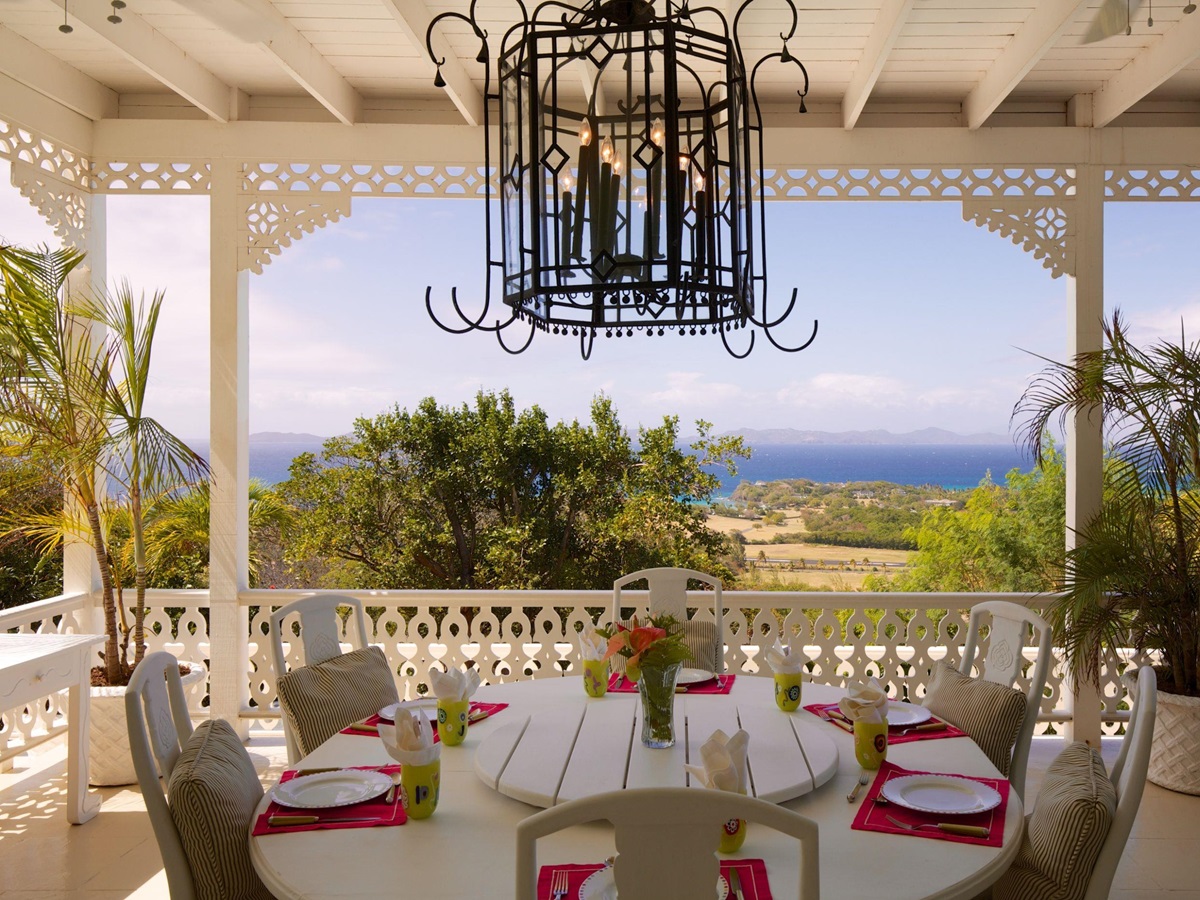 Outdoor dining at Zinnia, Mustique