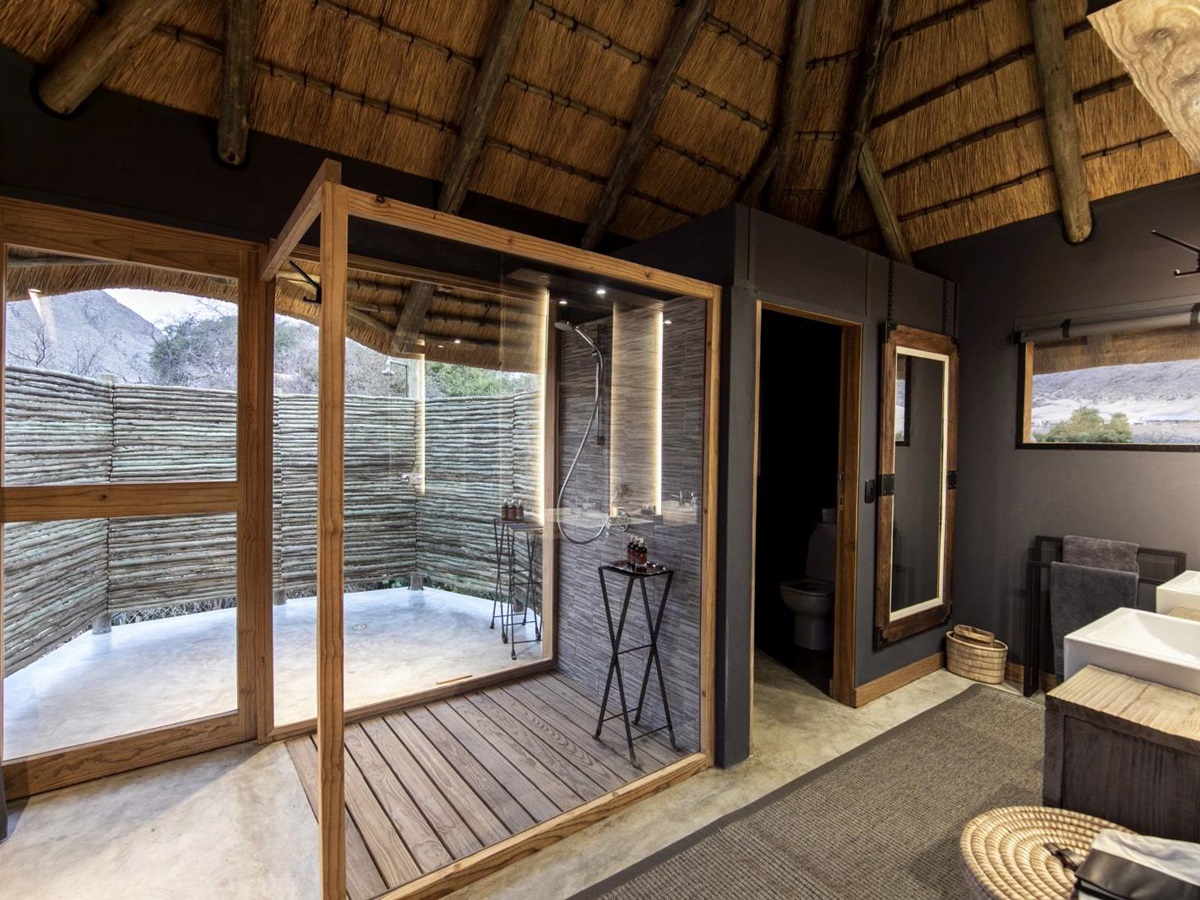 Standard room bathroom at Serra Cafema in Namibia