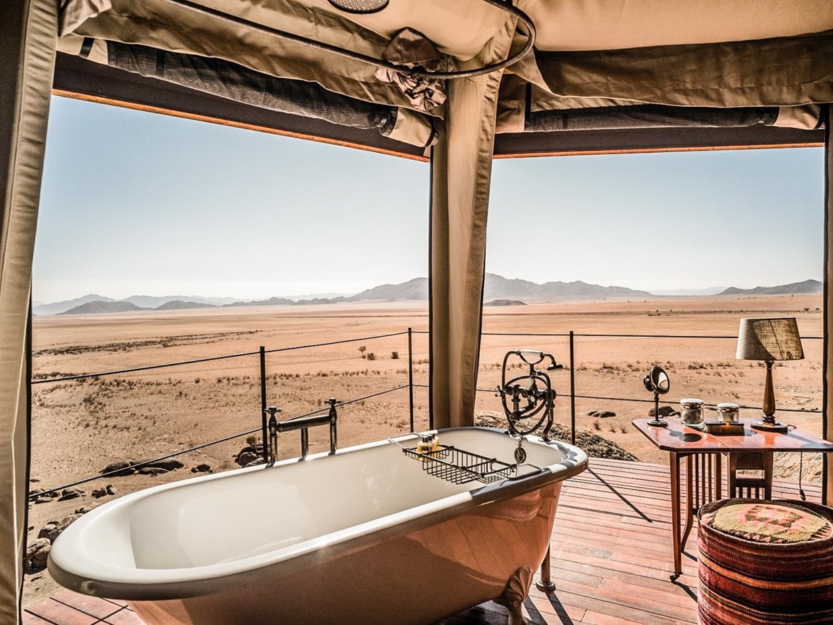 Bathtub with a panoramic view of the surrounding desert