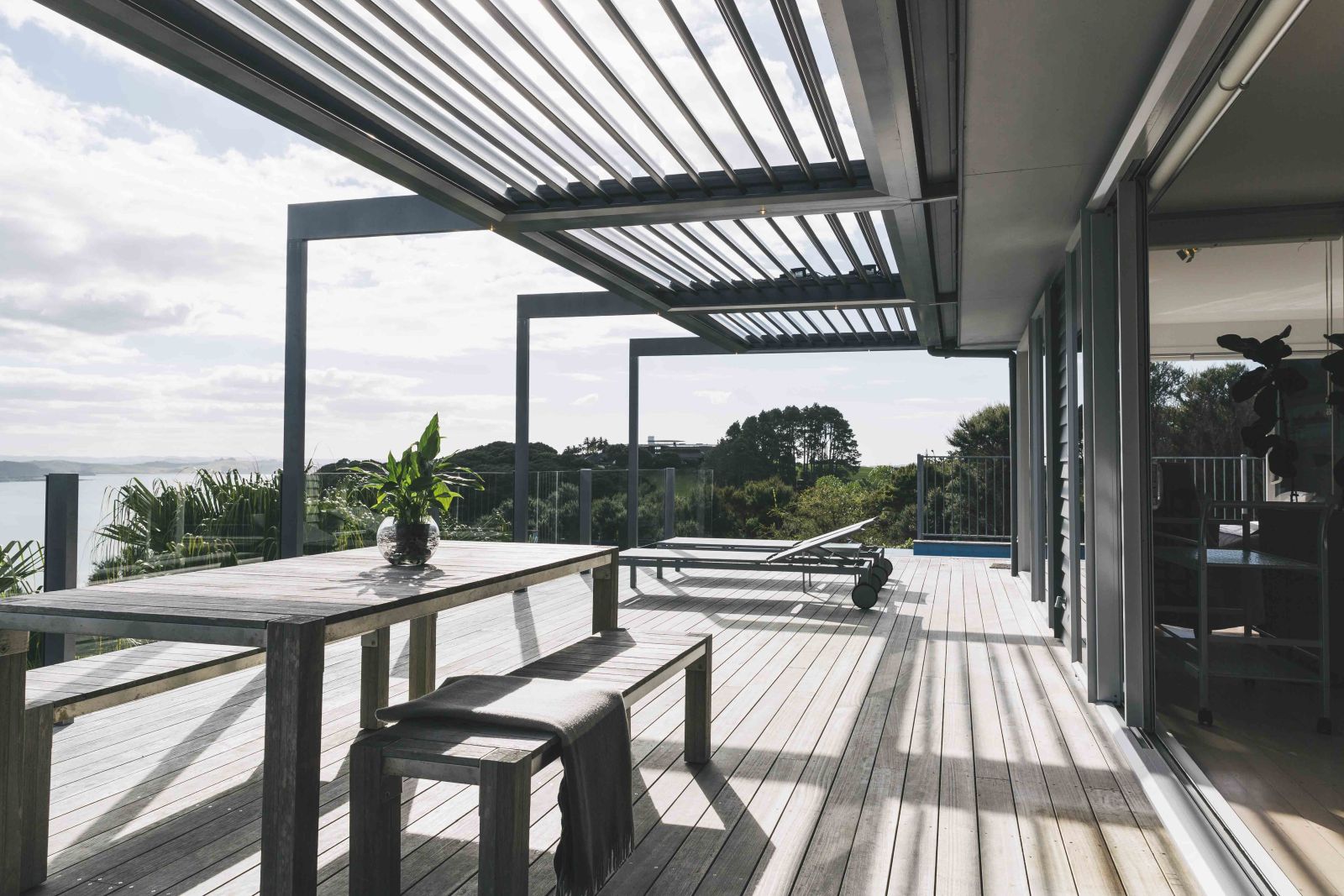 The Eyrie villa New Zealand outdoor dining area with ocean views