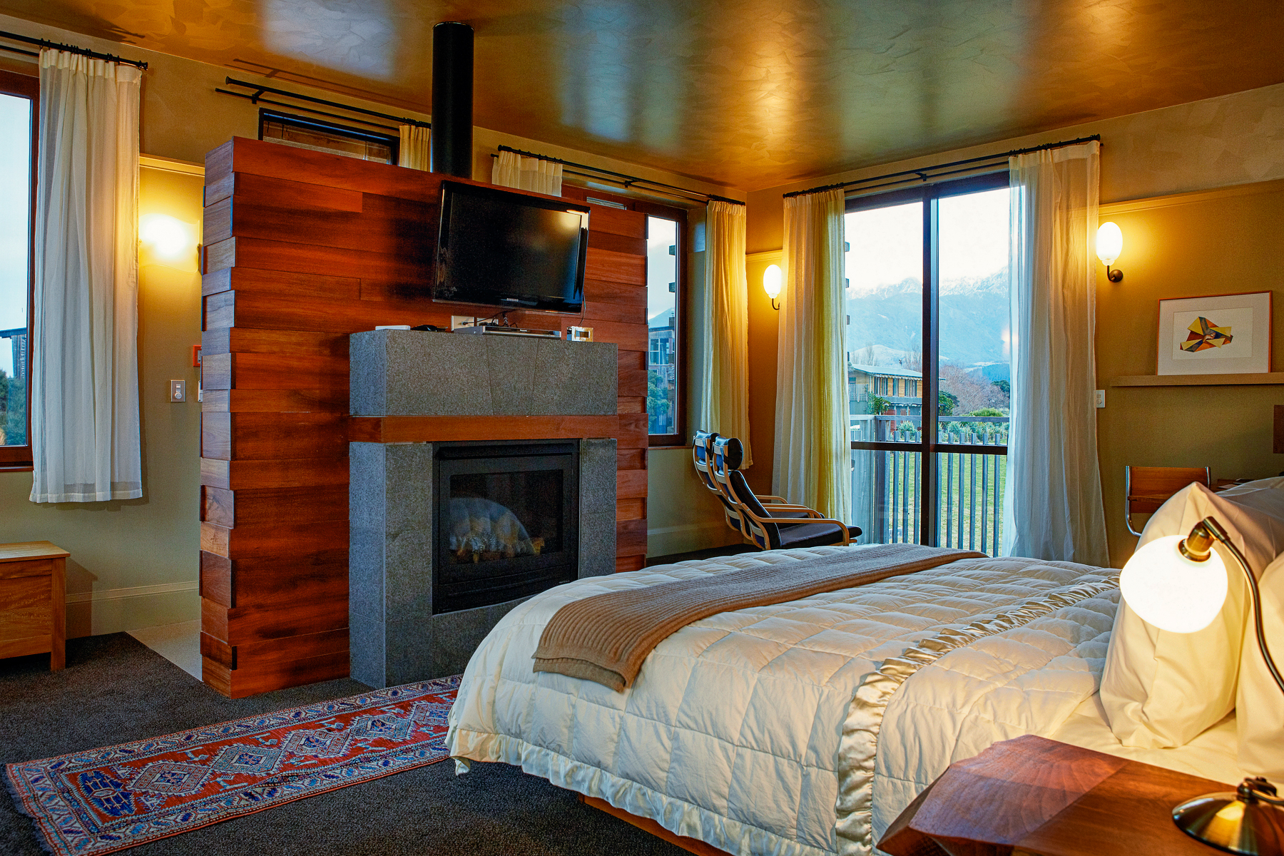 Fireplace in a bedroom at Hapuku Lodge & Tree Houses