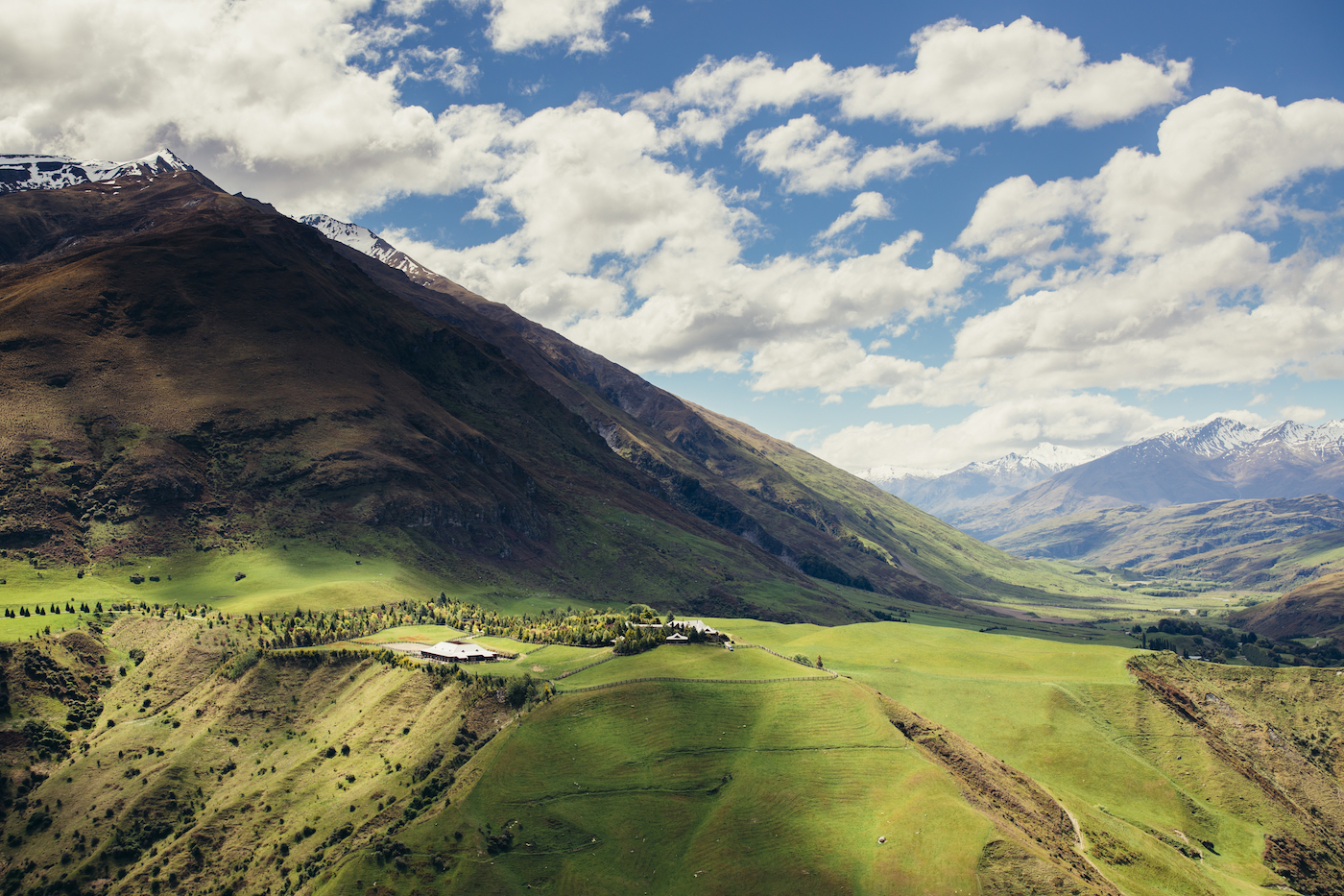 The surrounding landscape around Mahu Whenua