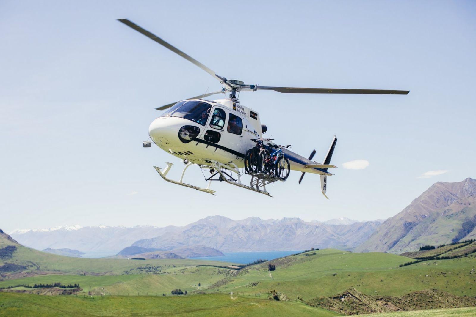Heliriding at Mahu Whenua near Wanaka Lake, New Zealand
