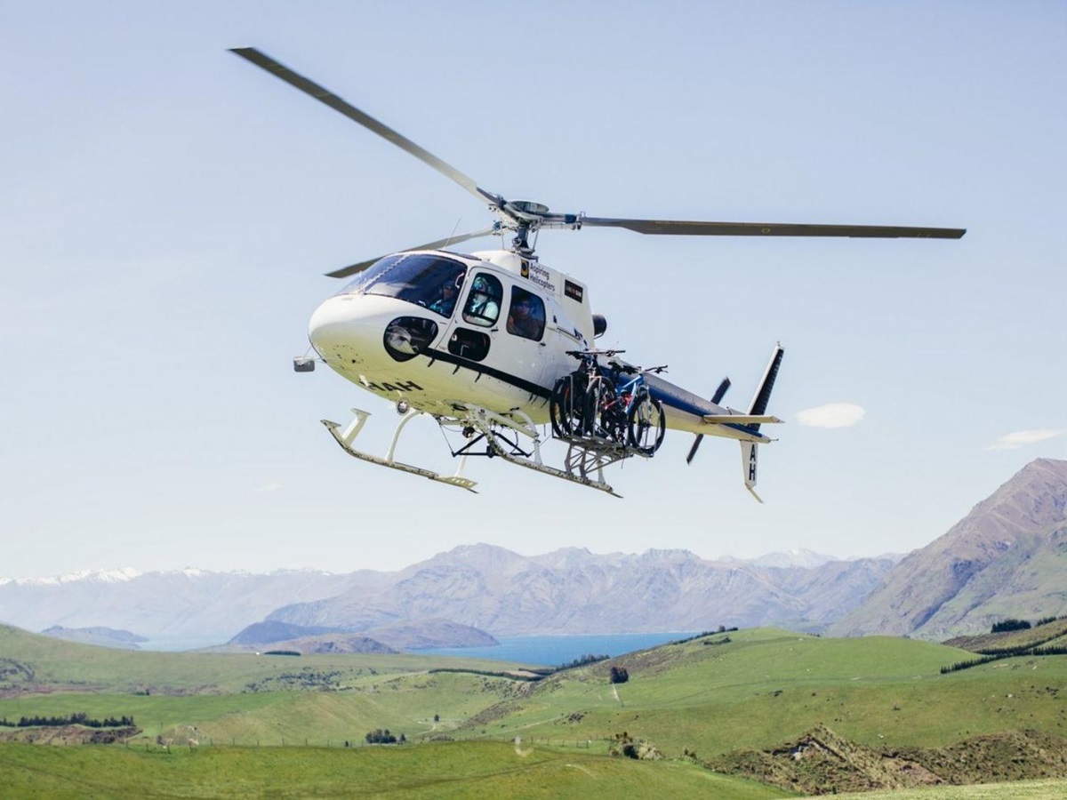 Heliriding at Mahu Whenua near Wanaka Lake, New Zealand