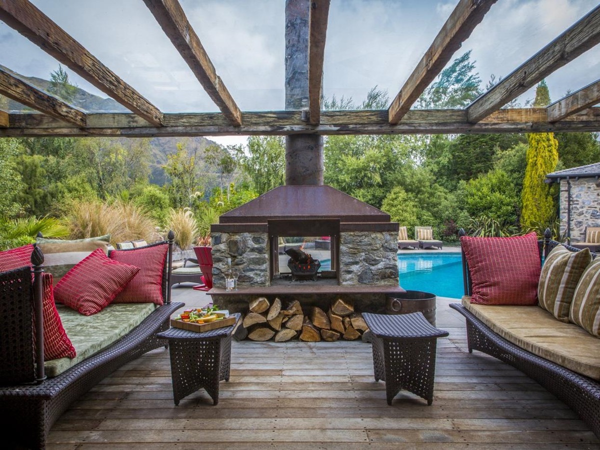 The outdoor fire at Mahu Whenua