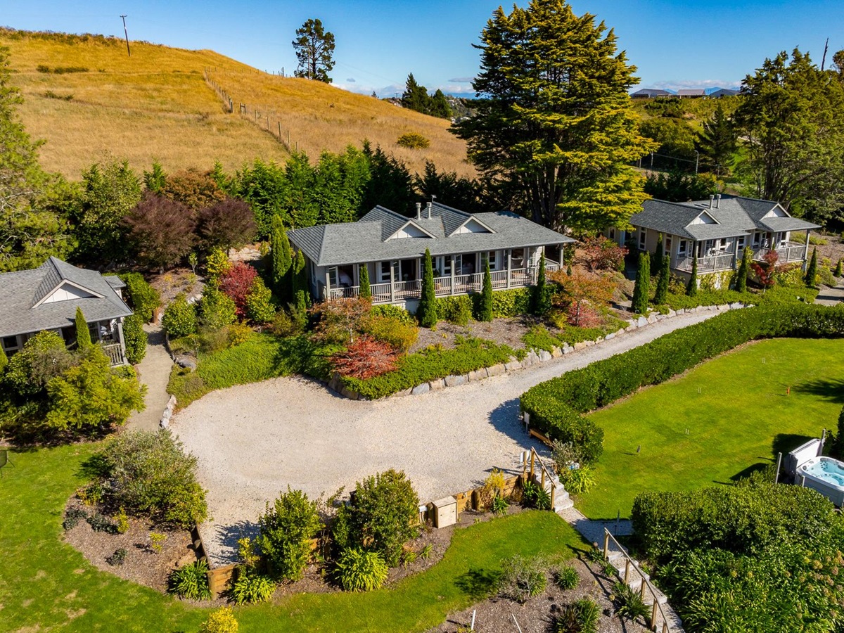 Suite exteriors and gardens at Pihopa Retreat in Nelson, New Zealand