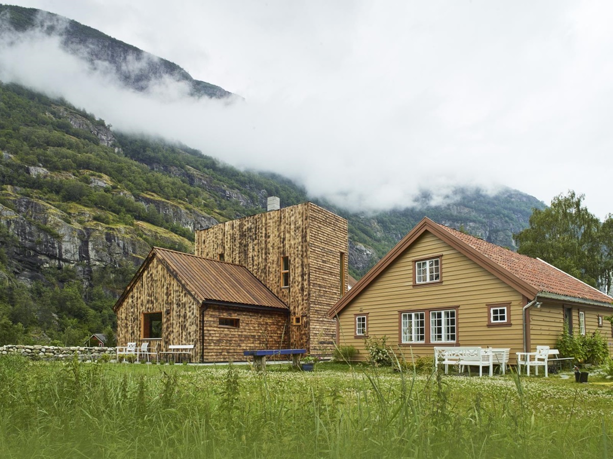 Exterior view of the Goat Barn at 29-2 Aurland in Norway