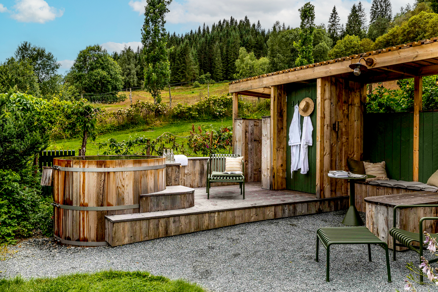 Hot tub deck at Amot in Norway