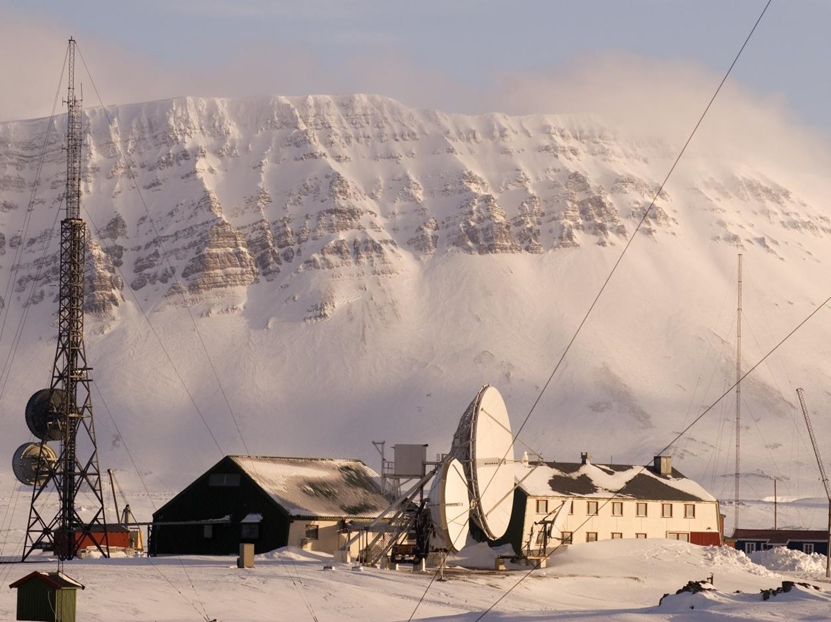 Exterior view in daylight winter at Basecamp Explorer - Isfjord Radio Adventure Hotel in Svalbard Norway