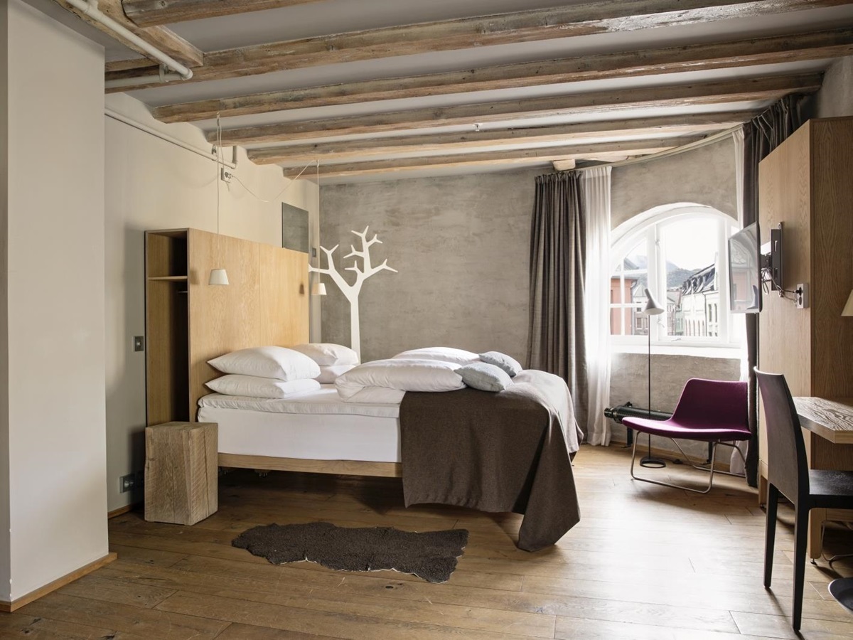 Junior suite with sea view at Hotel Brosundet