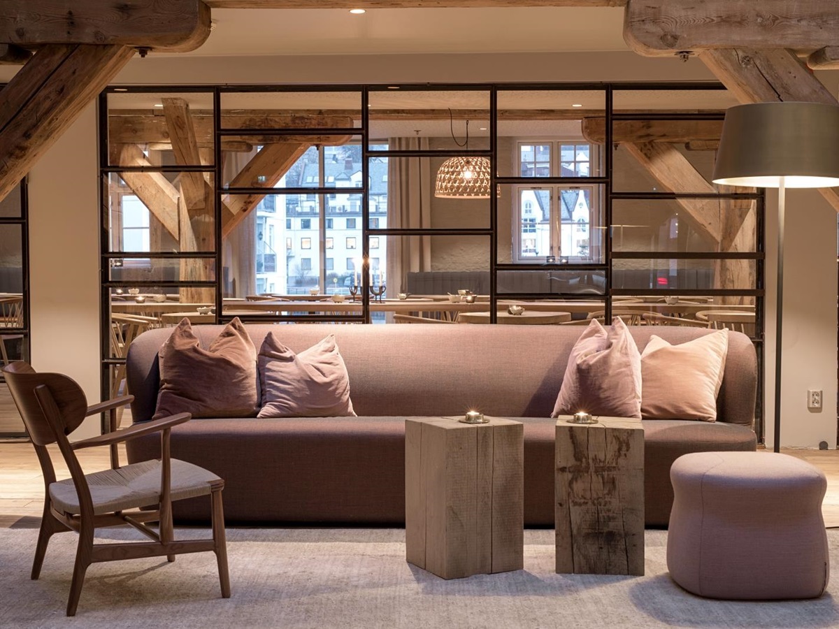 Lounge area at Hotel Brosundet