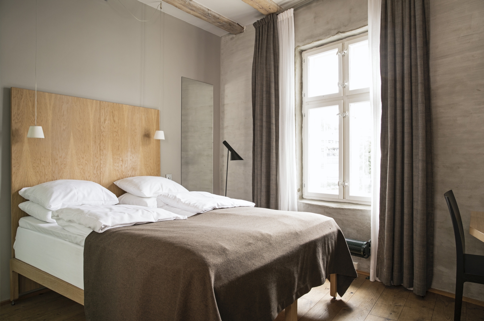 Standard double room at Hotel Brosundet
