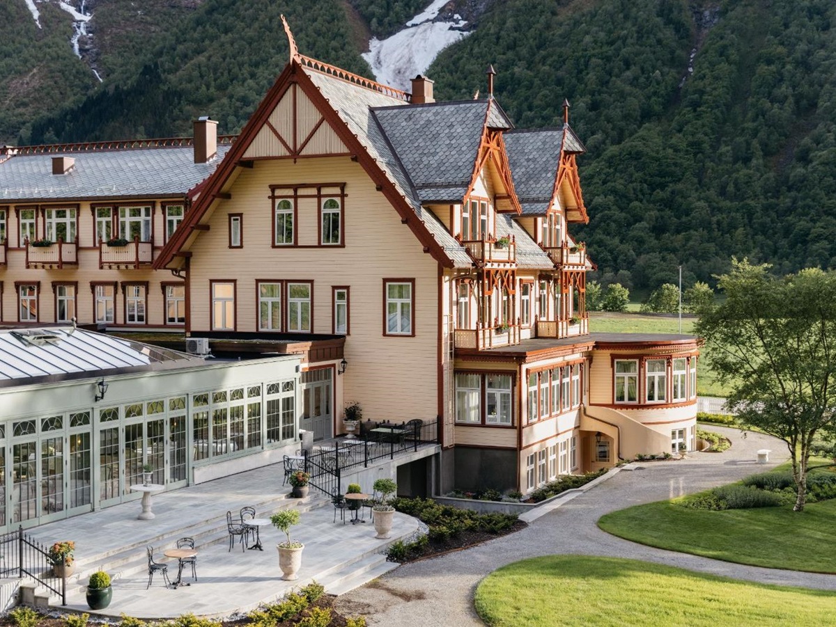 Luxury Hotel in Norway Hotel Union Oye Exterior View with Conservatory