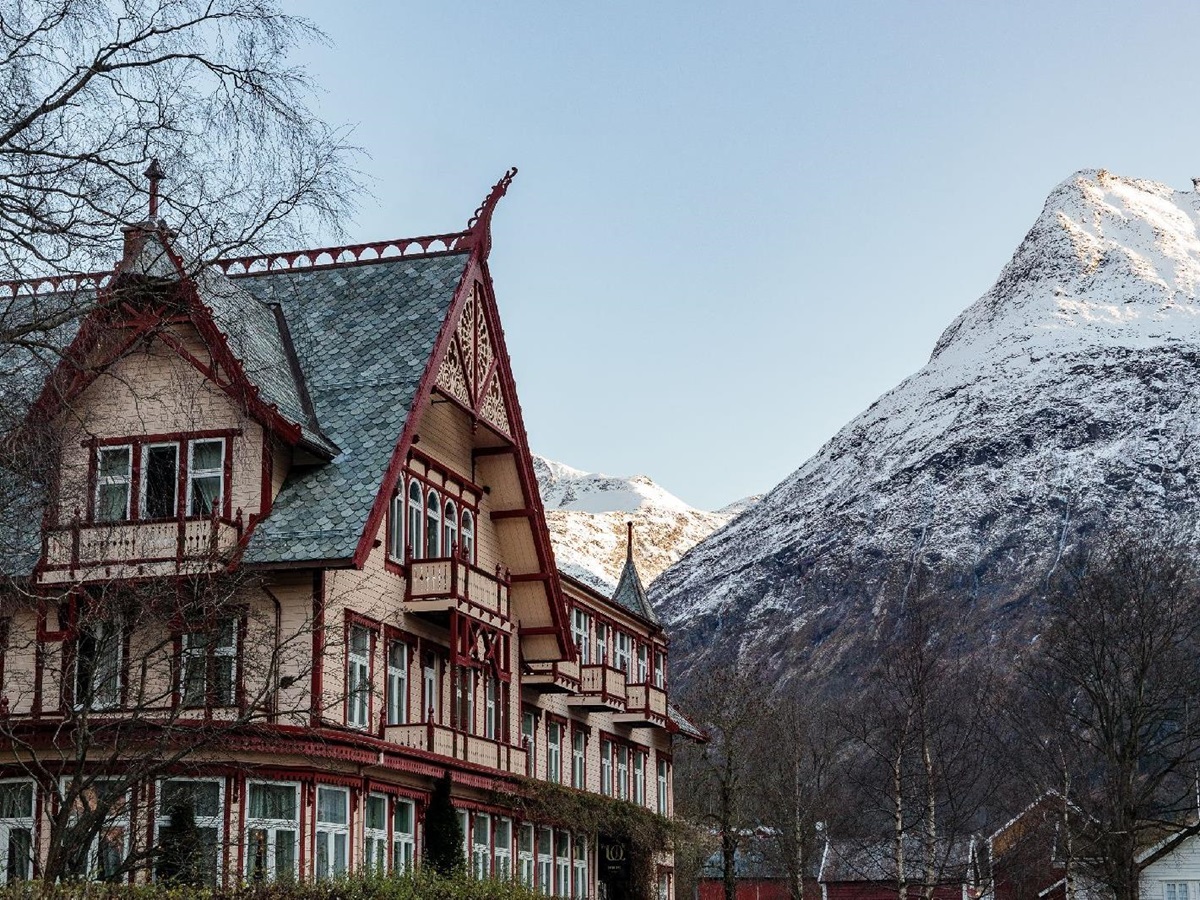 The Union Oye hotel in Norway with snowcapped mountain backdrop