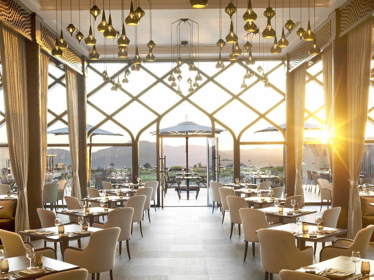 Dining with canyon views at the Anantara Al Jabal Al Akhdar Oman
