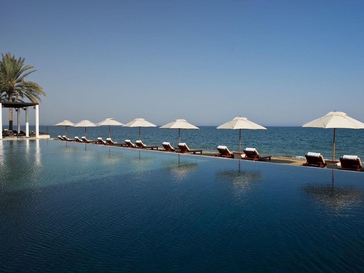 The Chedi infinity pool at the Chedi Muscat in Oman