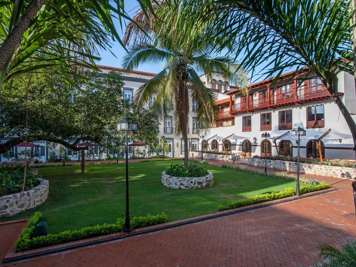 Courtyard at Hyatt's Hotel La Compania in Panama City