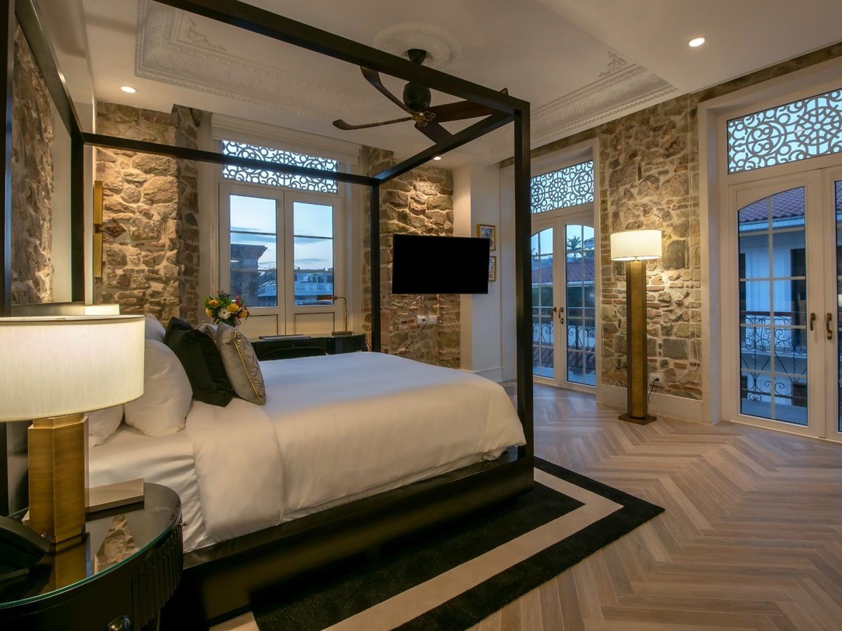 Junior suite bedroom at Hyatt's Hotel La Compania in Panama City
