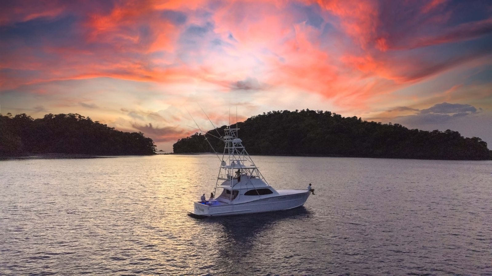 Guests of Islas Secas enjoying a sunset cruise in the Chiriqui Gulf