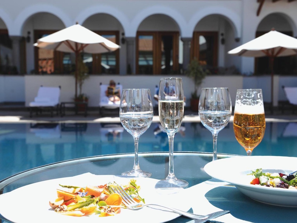 Poolside dining at Belmond Palacio Nazarenas in Peru