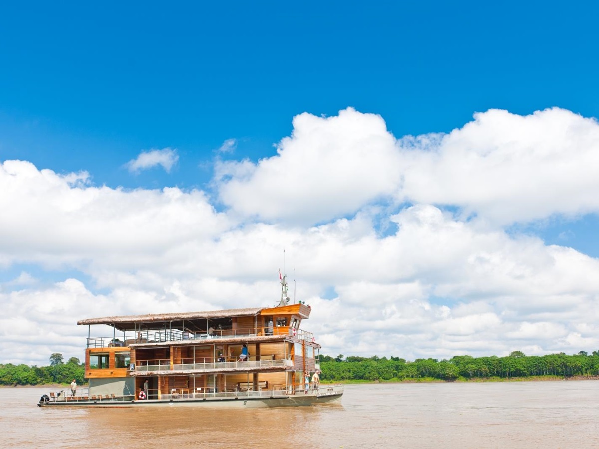 Exterior onboard Delfin 1 in Peru