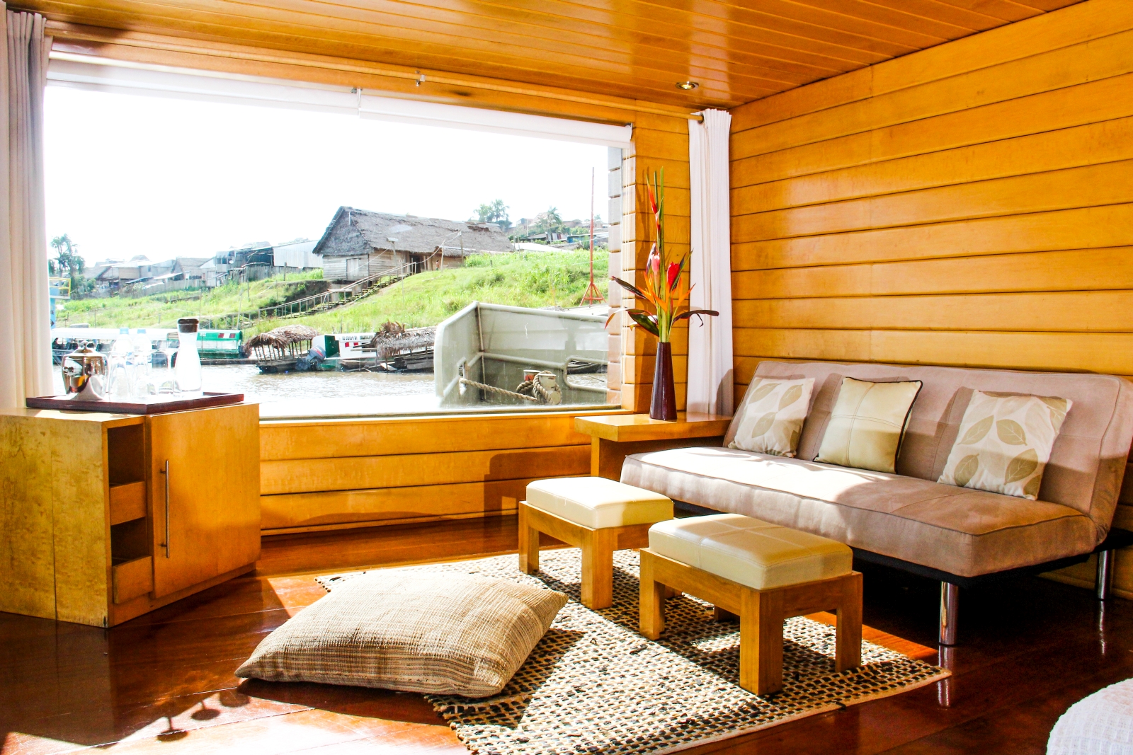 Lounge onboard Delfin 1 in Peru