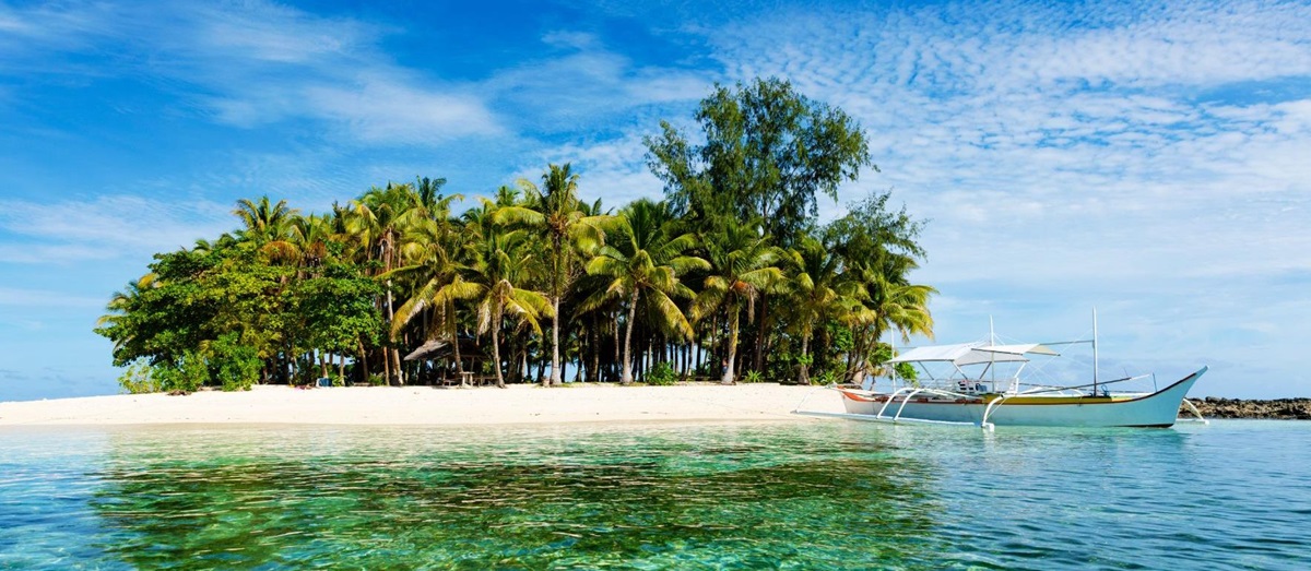 Siargo deserted island in the Philippines