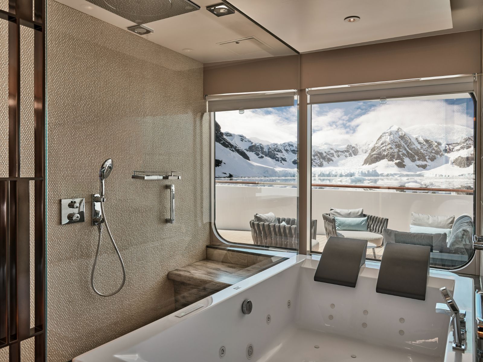 Bathroom of  Grand Suite on board the Silver Endeavour