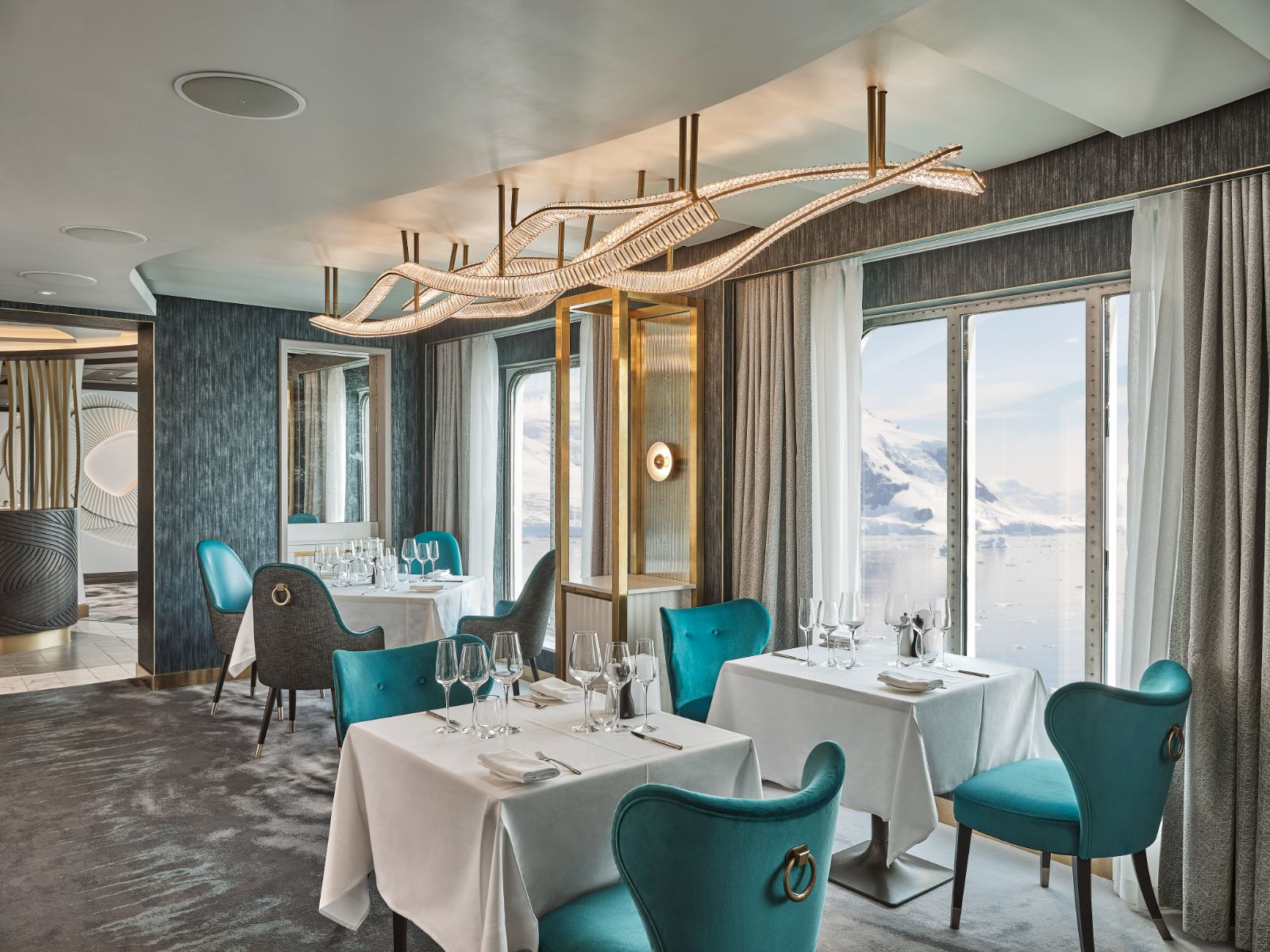 Polar views from Il Terrazino restaurant on board the Silver Endeavour