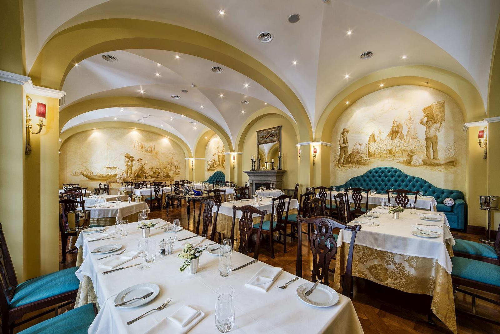Dining room of the Vintage House, Portugal