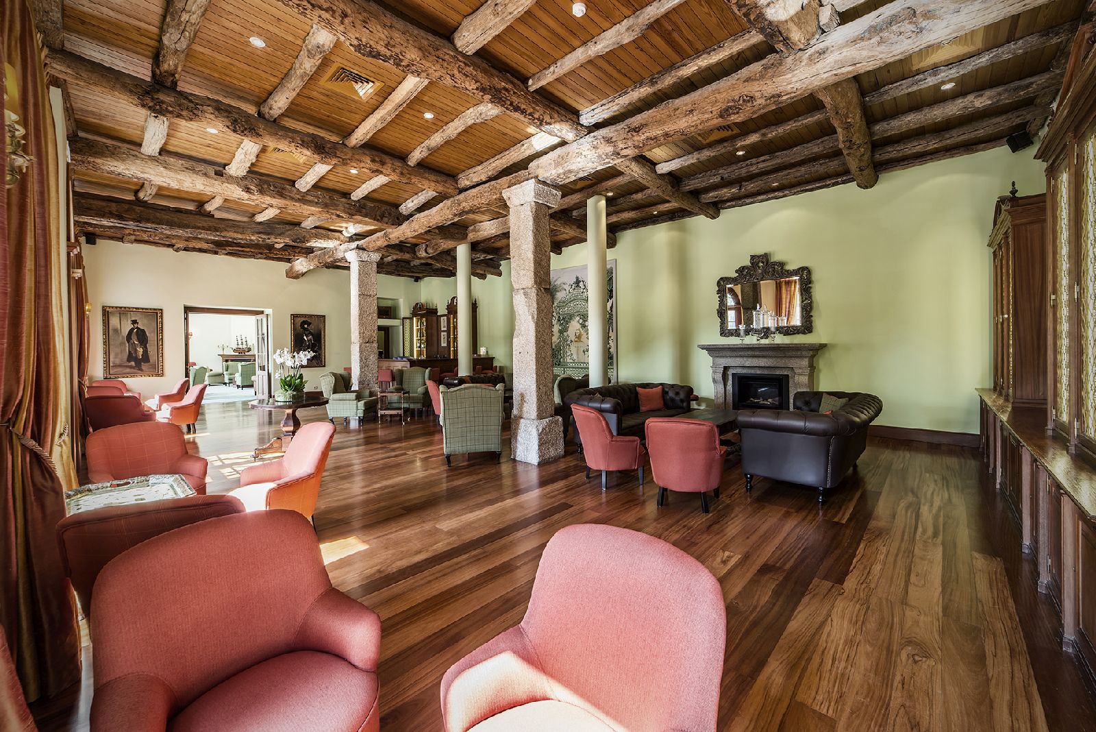 Guest lounge and library at the Vintage House Hotel Portugal
