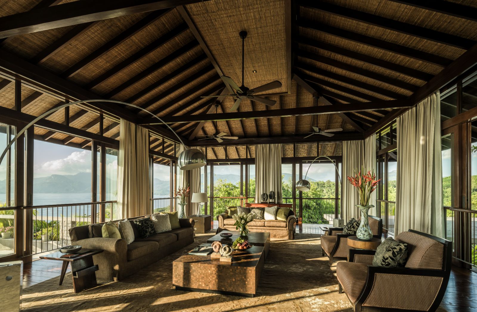 A lounge area at Four Seasons Seychelles 