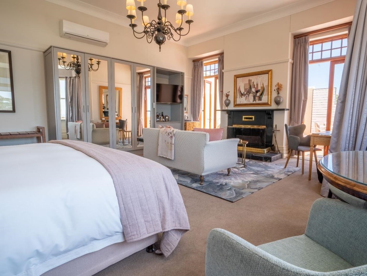 Deluxe House Room with views over the ocean at luxury hotel Ellerman House in Cape Town