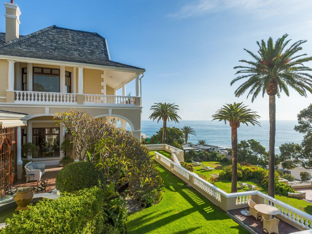Exterior shot of luxury hotel Ellerman House in Cape Town
