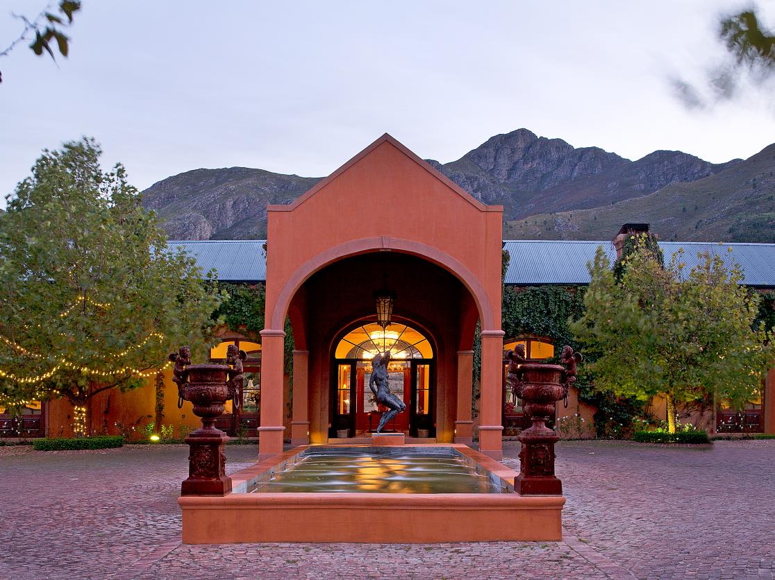 The entrance of La Residence