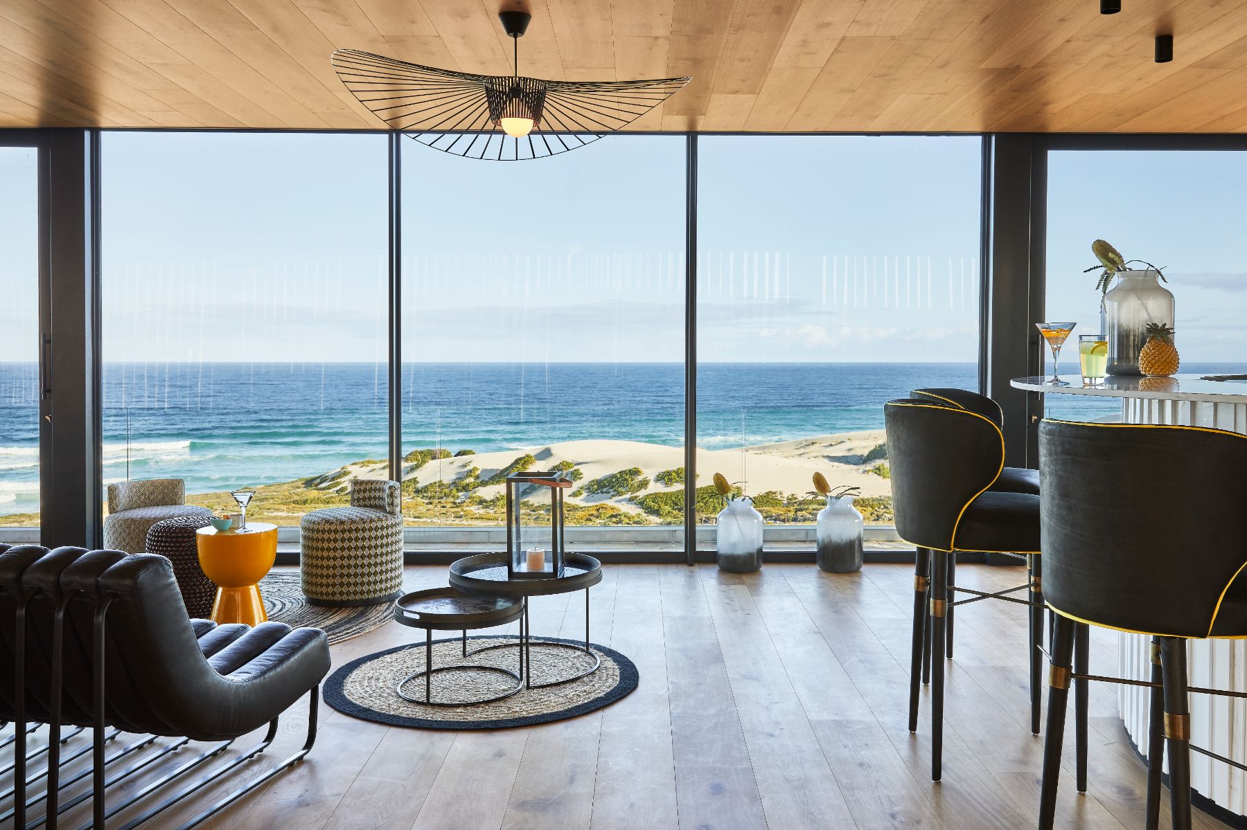 Bar with ocean views at Morukuru Beach Lodge 