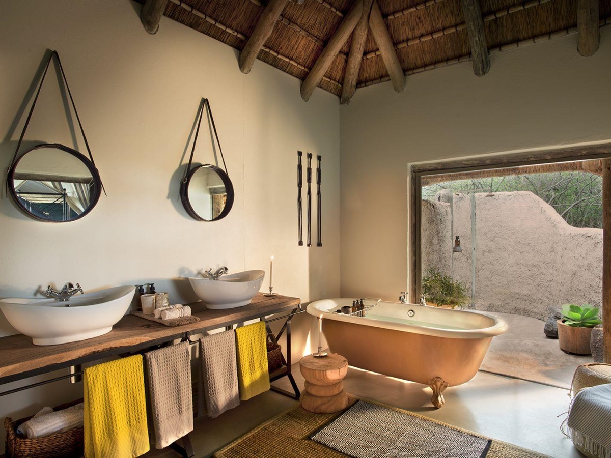 Bathroom at Tanda Tula Safari Camp in South Africa