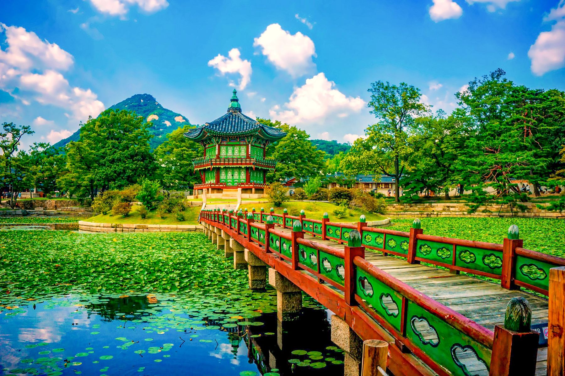 Bridge leading towards Gyeongbokgung Palace in Seoul